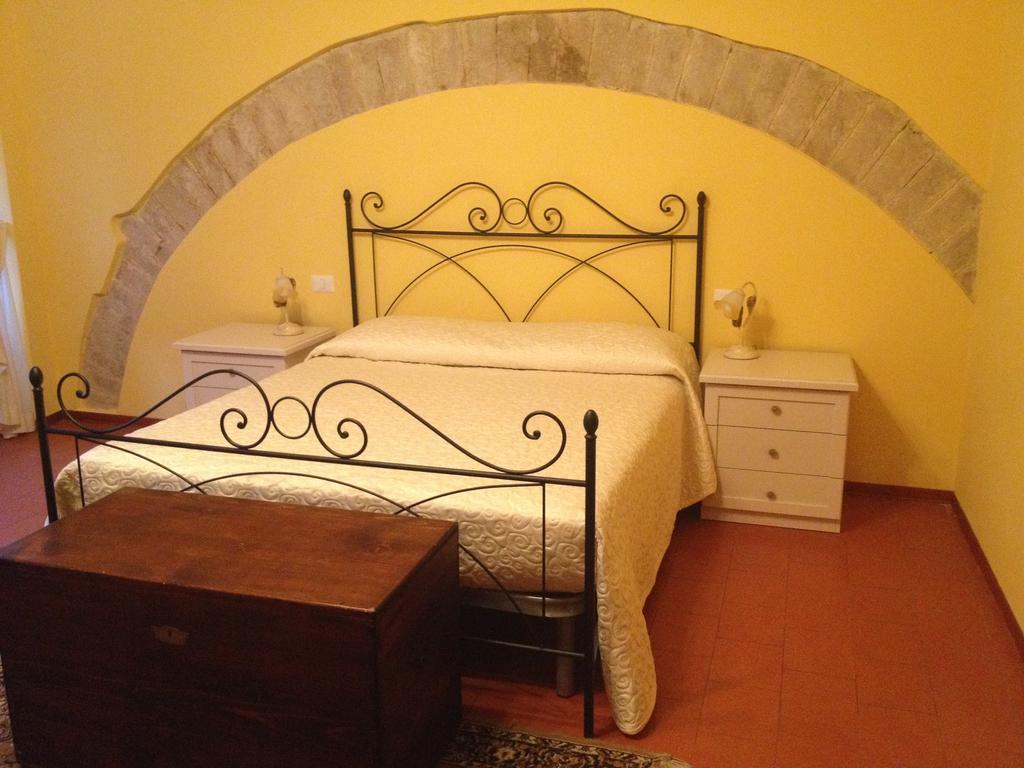 B&B La Dimora Del Capitano Fabriano Chambre photo